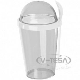 Műanyag joghurtos pohár kanállal